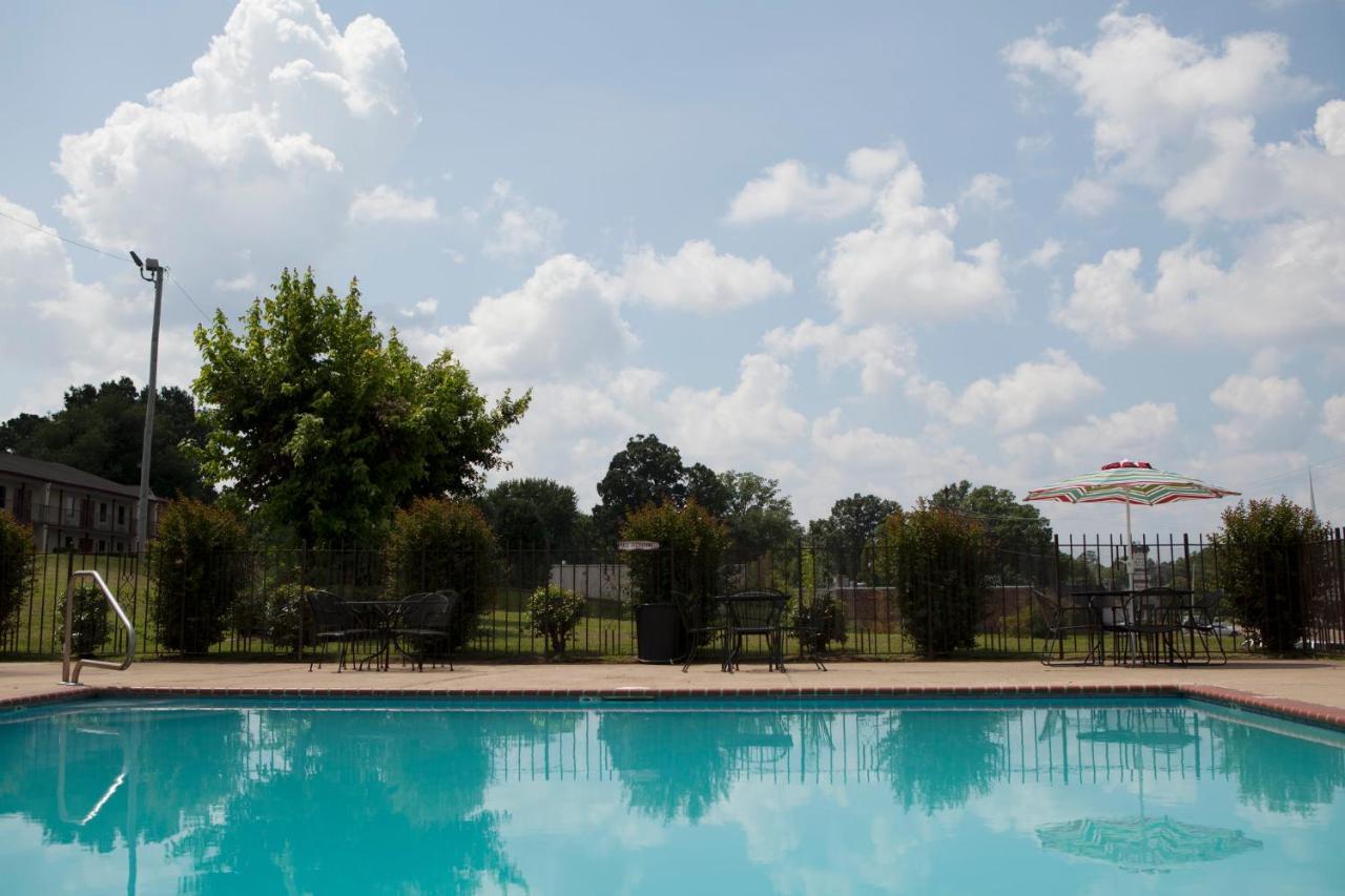 Red Roof Inn & Suites Jackson, Tn Экстерьер фото
