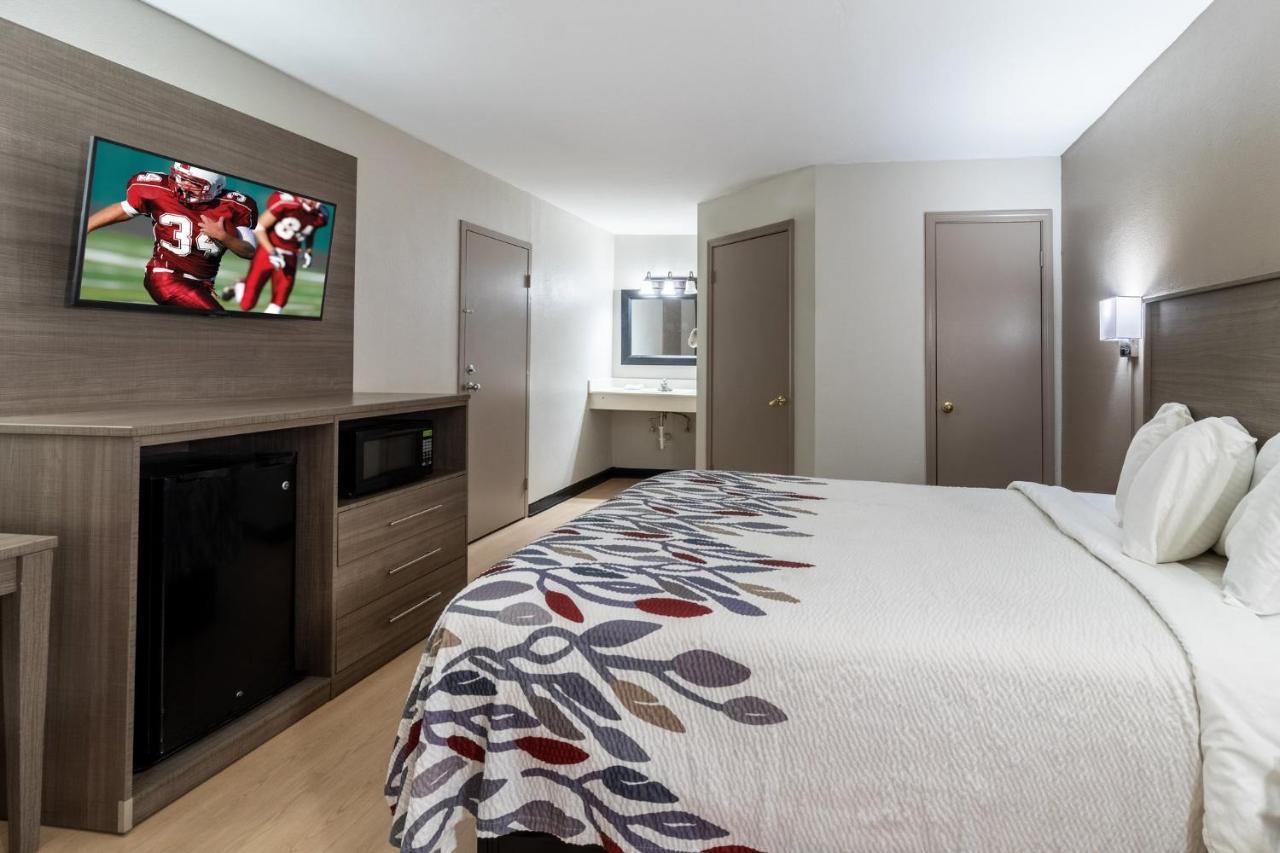 Red Roof Inn & Suites Jackson, Tn Экстерьер фото