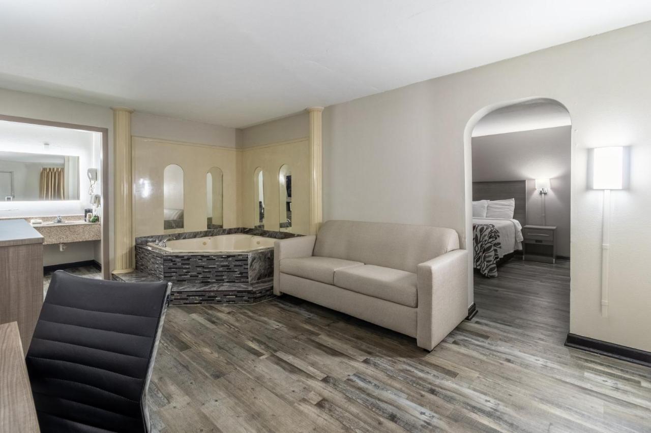 Red Roof Inn & Suites Jackson, Tn Экстерьер фото