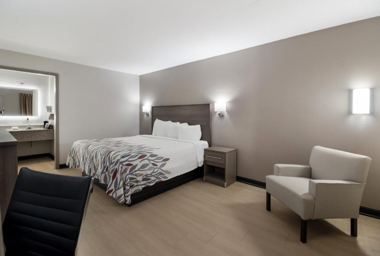 Red Roof Inn & Suites Jackson, Tn Экстерьер фото