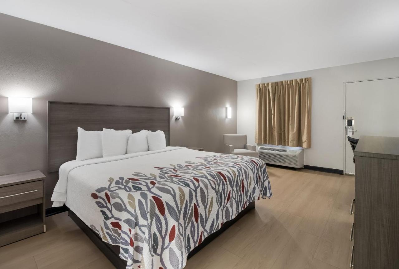 Red Roof Inn & Suites Jackson, Tn Экстерьер фото