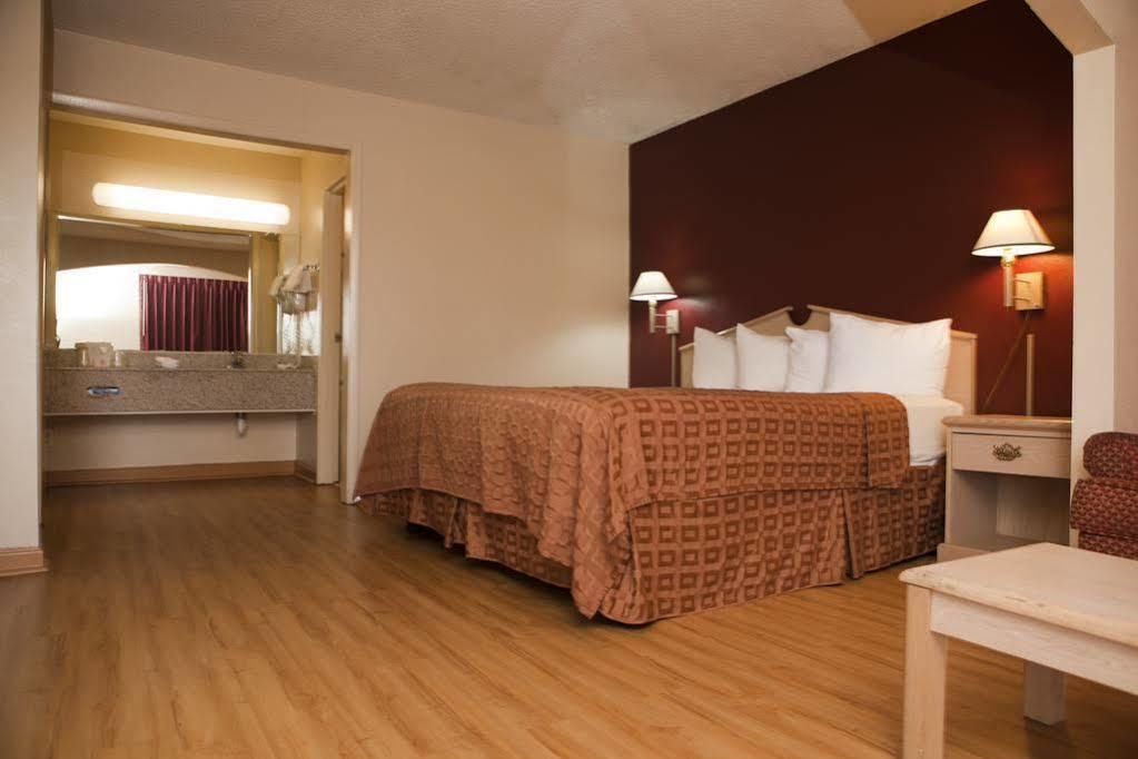 Red Roof Inn & Suites Jackson, Tn Экстерьер фото